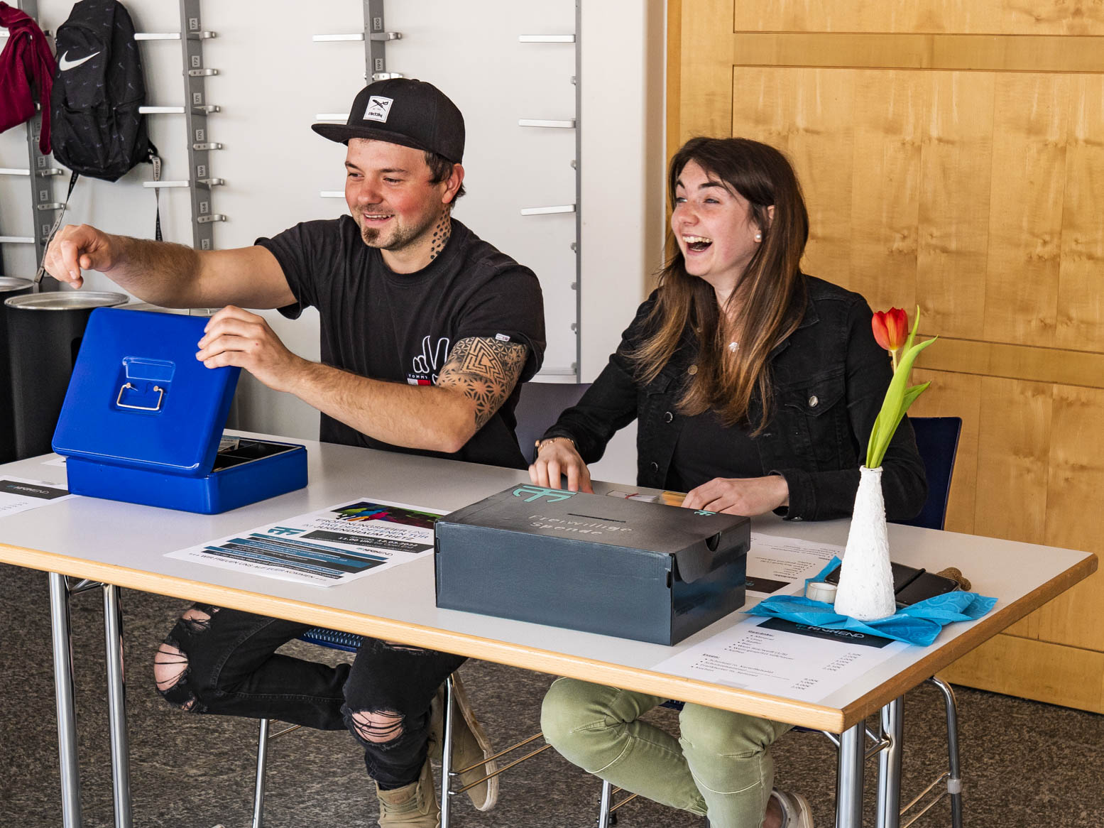 Ticketverkauf bei der Eröffnungsfeier von High End Esports Rietz im Gemeindesaal Rietz